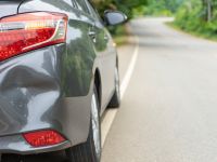 車のへこみ修理の方法は?自力・業者それぞれの修理手順と費用